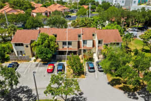 352  City View Dr, Fort Lauderdale, FL 33311 Sold 08/15/22