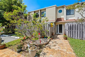 352  City View Dr, Fort Lauderdale, FL 33311 Sold 08/15/22