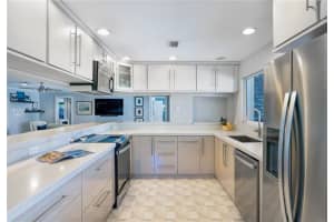 2220 SE 13th St, Pompano Beach, FL 33062 Sold 10/11/22