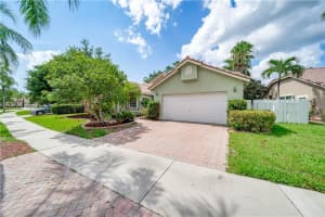 1175  Laguna Springs Dr, Weston, FL 33326 Sold 09/16/22