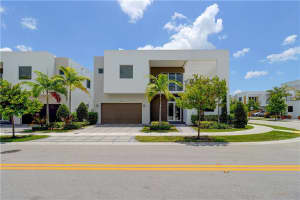 7443 NW 100 AVE, Doral, FL 33178 Sold 08/19/22