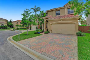 2050 NW 99th Ter, Pembroke Pines, FL 33024 Sold 09/15/22