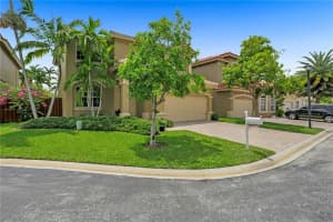 2050 NW 99th Ter, Pembroke Pines, FL 33024 Sold 09/15/22