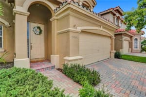 2050 NW 99th Ter, Pembroke Pines, FL 33024 Sold 09/15/22