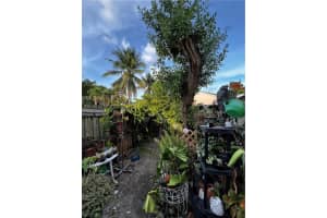 915 SE 13th Rd, Homestead, FL 33035 Sold 12/28/22