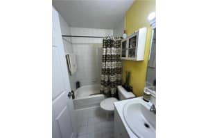 915 SE 13th Rd, Homestead, FL 33035 Sold 12/28/22