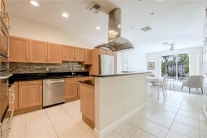 738 NE 7th Ave, Fort Lauderdale, FL 33304 Sold 11/30/22