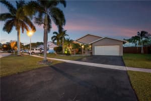 9974 NW 52nd St, Sunrise, FL 33351 Sold 08/29/22