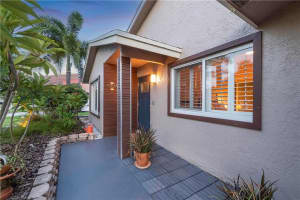 9974 NW 52nd St, Sunrise, FL 33351 Sold 08/29/22