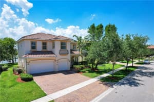 550  Cresta Cir, West Palm Beach, FL 33413 Sold 11/30/22