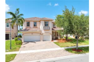550  Cresta Cir, West Palm Beach, FL 33413 Sold 11/30/22