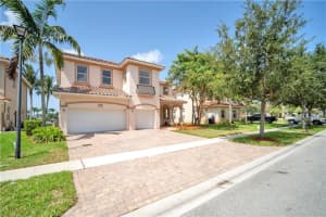 550  Cresta Cir, West Palm Beach, FL 33413 Sold 11/30/22