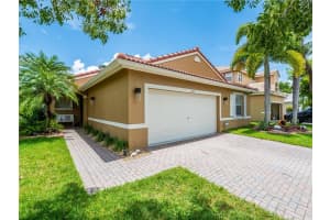 1557 SW 186th Ter, Pembroke Pines, FL 33029 Sold 09/13/22