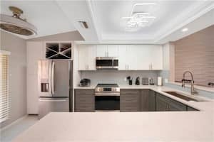 5056 Oakhill Ln APT 826, Delray Beach, FL 33484, Sold 09/20/22
