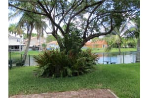 387 NW 107th Ave, Pembroke Pines, FL 33026, Sold 09/30/22