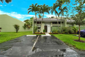 2800 S Oakland Forest Dr APT 2203, Oakland Park, FL 33309, Sold 09/02/22