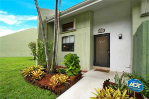 2800 S Oakland Forest Dr APT 2203, Oakland Park, FL 33309, Sold 09/02/22