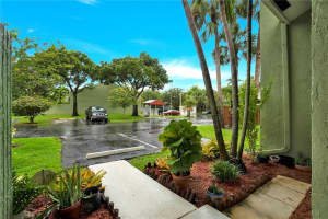 2800 S Oakland Forest Dr APT 2203, Oakland Park, FL 33309, Sold 09/02/22