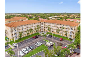 6940 NW 179th St Apt 405-7, Hialeah, FL 33015, Sold 08/18/22