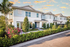 561 Sanderling Cir, Deerfield Beach, FL 33442, Sold 10/26/22
