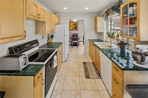 2710 NW 55th St, Tamarac, FL 33309 Sold 10/14/22