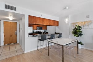 1200 Brickell Bay Dr, Miami, FL 33131, Sold 10/28/22