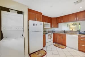 1001  Colony Point Cir   410, Pembroke Pines, FL 33026 Sold 09/16/22