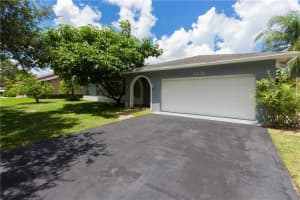 5216 SW 87th Ter, Cooper City, FL 33328 Sold 10/11/22