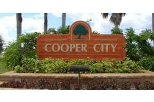 5216 SW 87th Ter, Cooper City, FL 33328 Sold 10/11/22