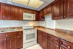 1951 NE 39th St   243, Lighthouse Point, FL 33064 Sold 10/06/22