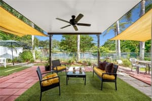 8330 SW 12th St, Pembroke Pines, FL 33025 Sold 09/15/22