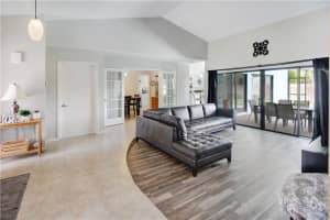7007 NW 40th St, Coral Springs, FL 33065 Sold 10/18/22