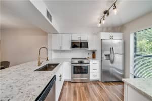 2700 S Oakland Forest Dr APT 203, Oakland Park, FL 33309, Sold 09/08/22