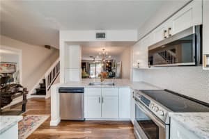 2700 S Oakland Forest Dr APT 203, Oakland Park, FL 33309, Sold 09/08/22