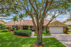 10220 SW 18th St, Davie, FL 33324, Sold 09/26/22