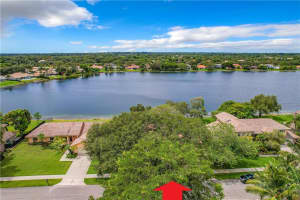 10220 SW 18th St, Davie, FL 33324, Sold 09/26/22