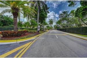 12013 SW 2nd St, Pembroke Pines, FL 33025, Sold 12/02/22