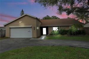 9603 NW 48th St, Sunrise, FL 33351, Sold 09/26/22