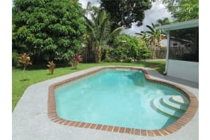 1025 W Country Club Cir, Plantation, FL 33317 Sold 11/17/22