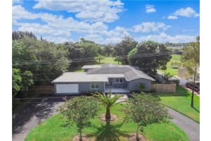 224 Acre Dr, Plantation, Florida 33317