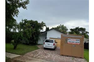 8521 SW 27th Pl, Davie, FL 33328, Sold 04/24/23