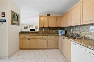 2030 S Ocean Dr   906, Hallandale Beach, FL 33009 Sold 10/07/22