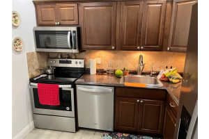461 NW 76th Ave 202, Margate, FL 33063 Sold 12/06/23