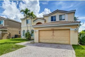 1704 E Harmony Lake Cir, Davie, FL 33324, Sold 12/19/22