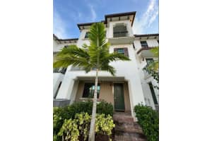 11756 SW 13th Ct, Pembroke Pines, FL 33025, Sold 10/05/22