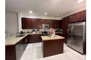 11756 SW 13th Ct, Pembroke Pines, FL 33025, Sold 10/05/22
