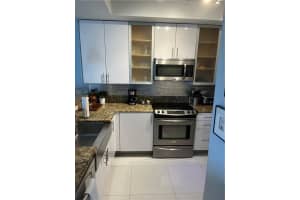 2631 NE 14th Ave APT 204, Oakland Park, FL 33334, Sold 09/26/22