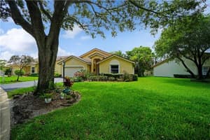 4826 NW 102nd Ave, Coral Springs, FL 33076 Sold 11/17/22
