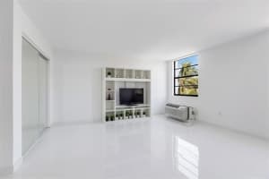 710  Washington Avenue   418, Miami Beach, FL 33139 Sold 11/17/22