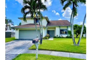9940 SW 14th St, Pembroke Pines, FL 33025, Sold 10/06/22
